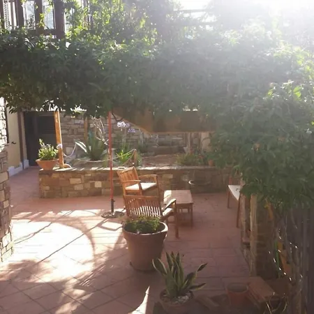 فندق مبيت وإفطار Plano De Laczarulo 3*