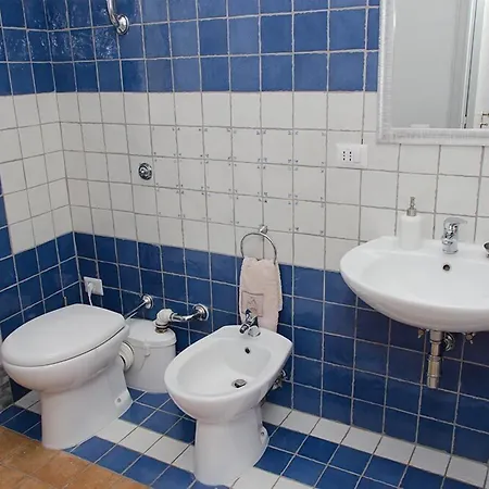 فندق مبيت وإفطار Plano De Laczarulo 3*